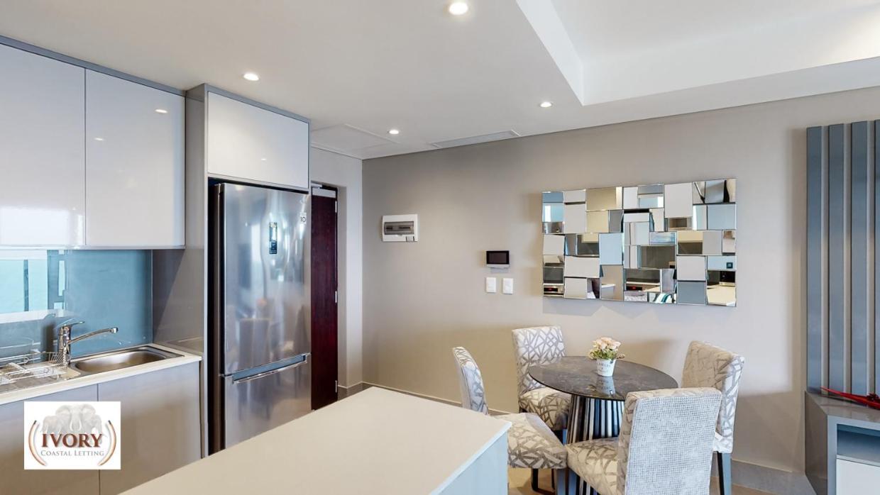 Oceans Balcony In The Radisson Blu Building Tower, Umhlanga *