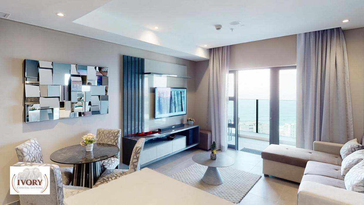Oceans Balcony In The Radisson Blu Building Tower, Umhlanga Apartment