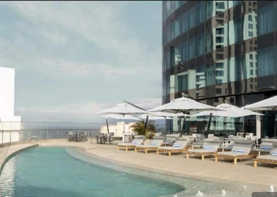 Oceans Balcony In The Radisson Blu Building Tower, Umhlanga Apartment