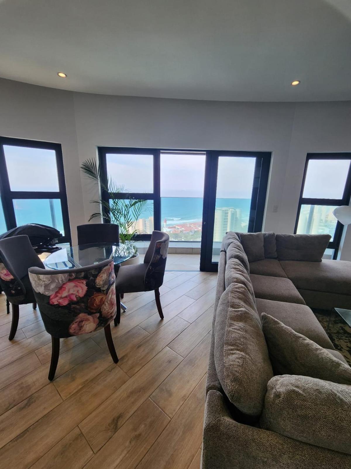 Oceans Balcony In The Radisson Blu Building Tower, Umhlanga * Durban