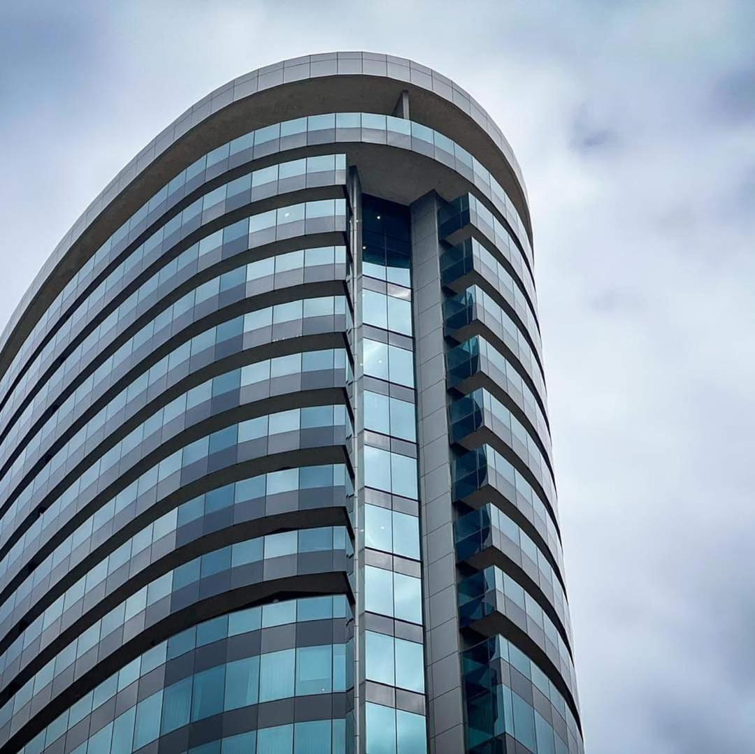 Oceans Balcony In The Radisson Blu Building Tower, Umhlanga Apartment *