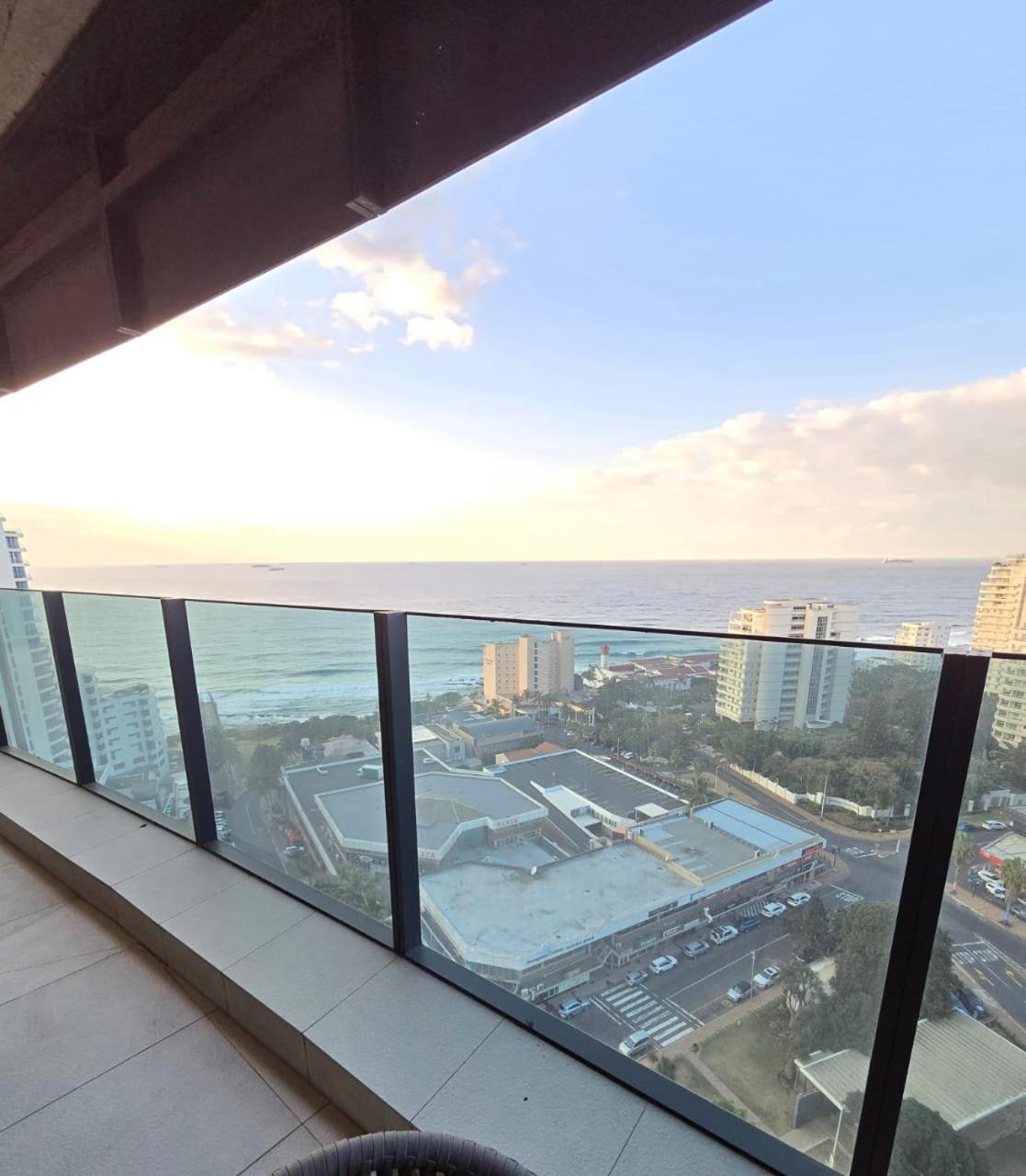 Apartment Oceans Balcony In The Radisson Blu Building Tower, Umhlanga