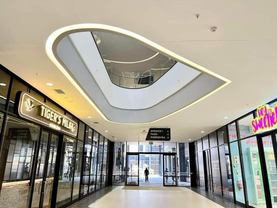 Oceans Balcony In The Radisson Blu Building Tower, Umhlanga Apartment