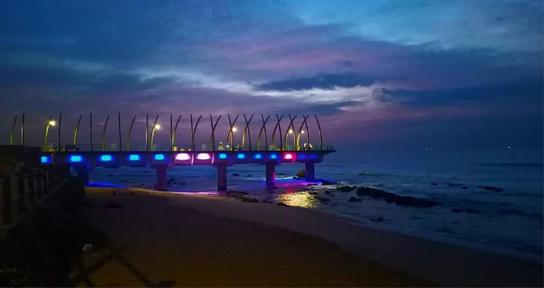 Oceans Balcony In The Radisson Blu Building Tower, Umhlanga Apartment *