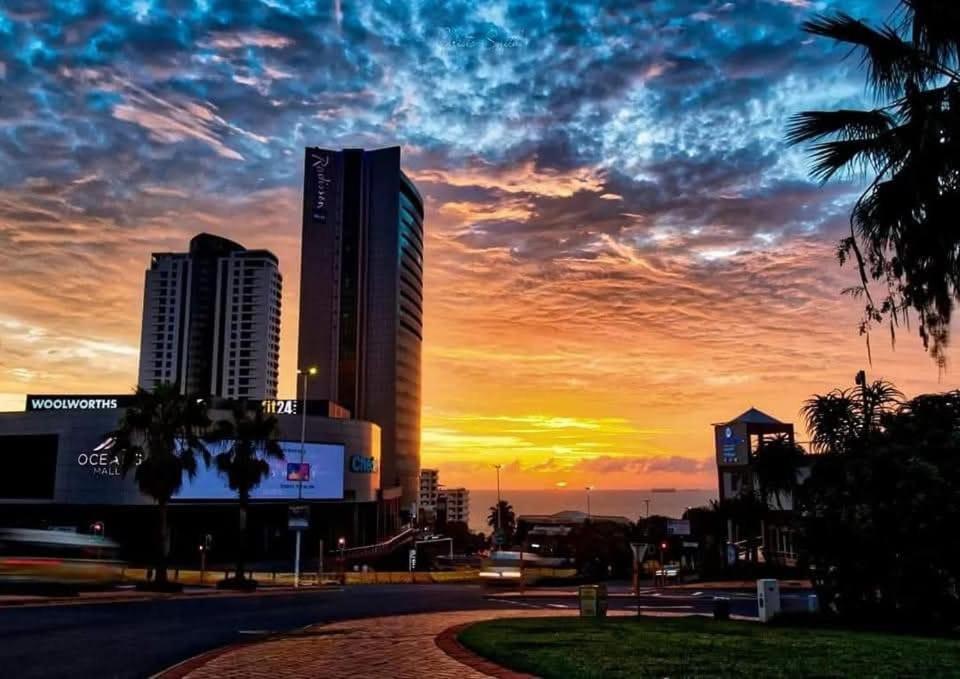 Oceans Balcony In The Radisson Blu Building Tower, Umhlanga * Durban