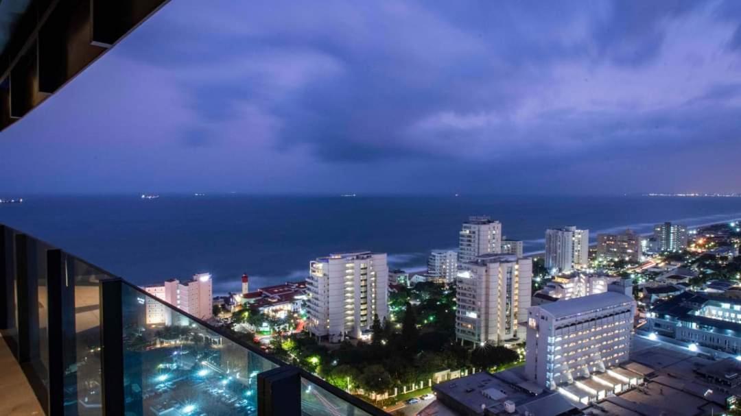 Oceans Balcony In The Radisson Blu Building Tower, Umhlanga Apartment